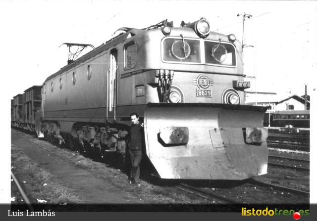 8629 con pala quitanieves