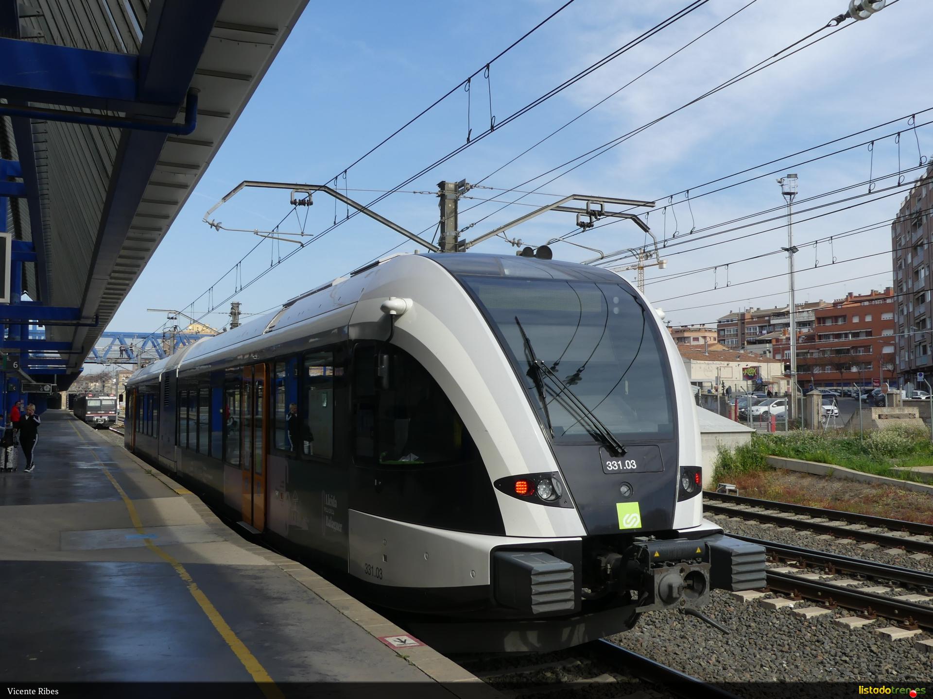 tren 331.03 entrando en Lleida Pirineus