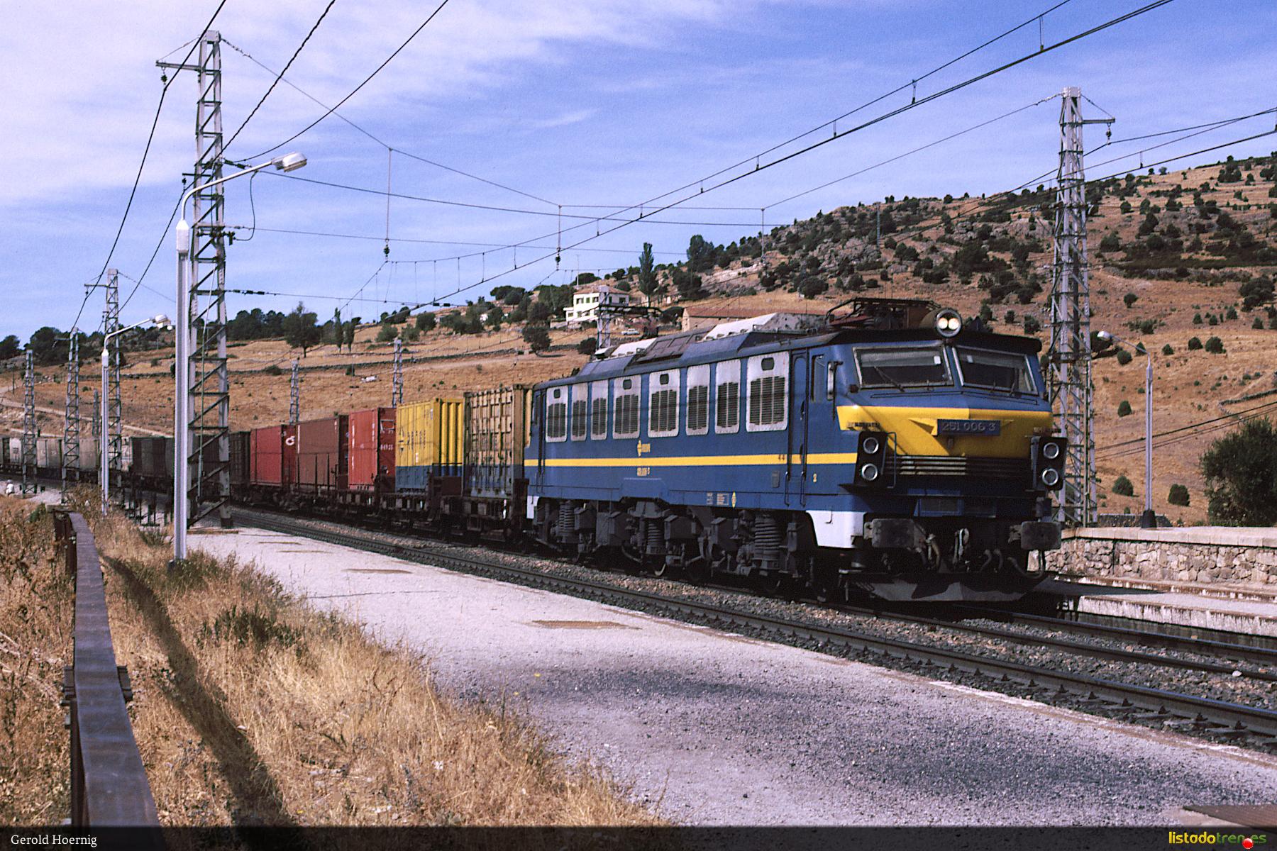 251 006-3 en Santa Maria Alameda