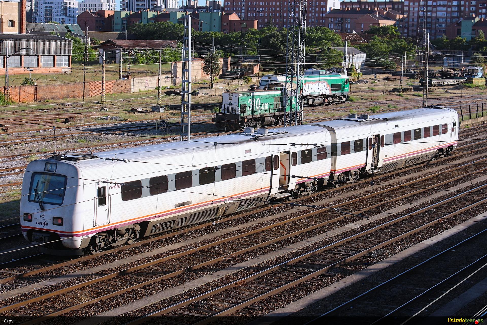 594 estacionada en Valladolid - Campo Grande