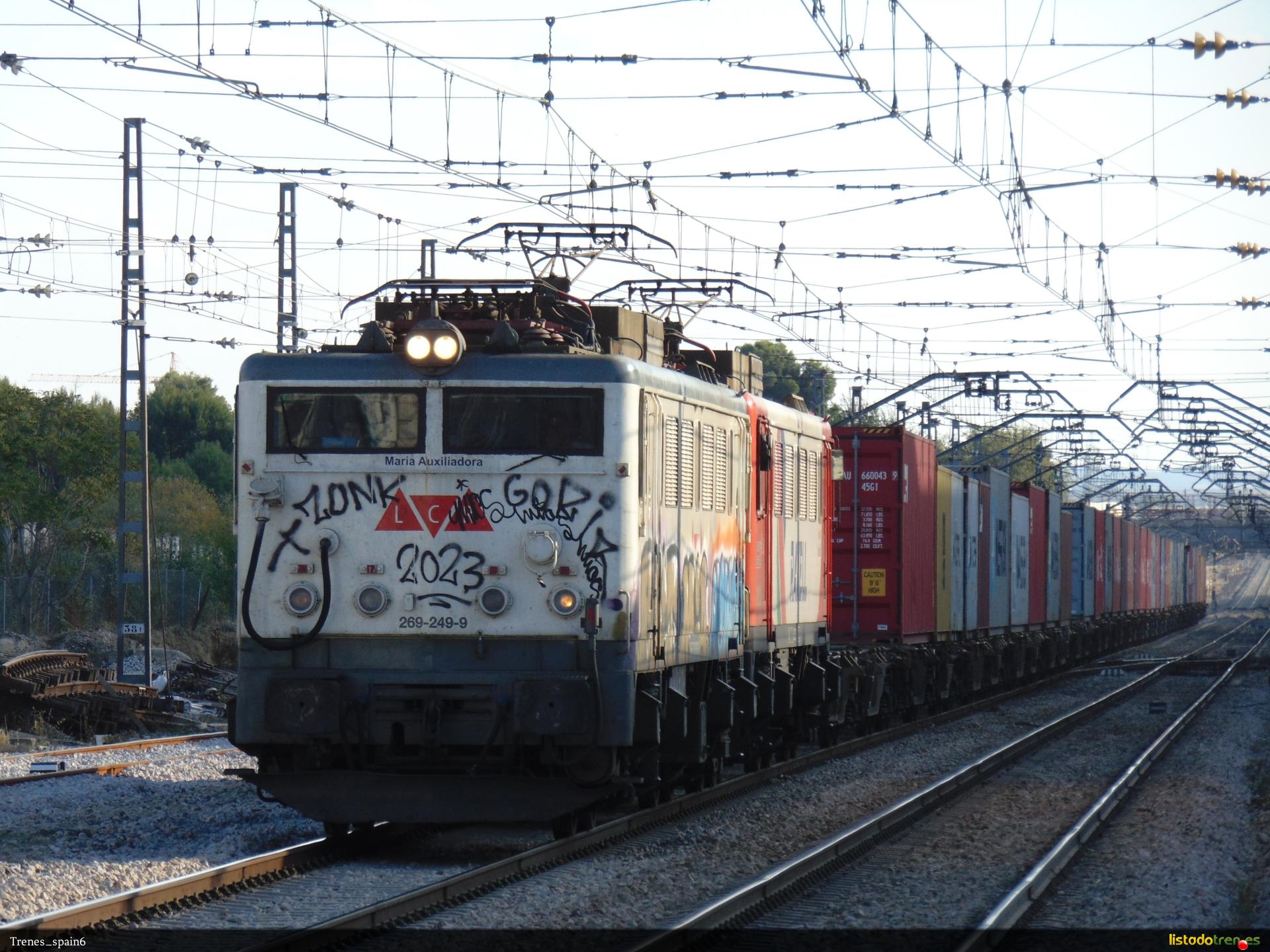 La 269.249 llevando un teco de cefsa con colores d