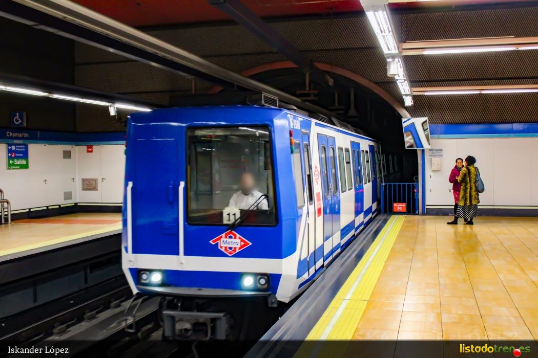 R-2599 entrando en Chamartin.