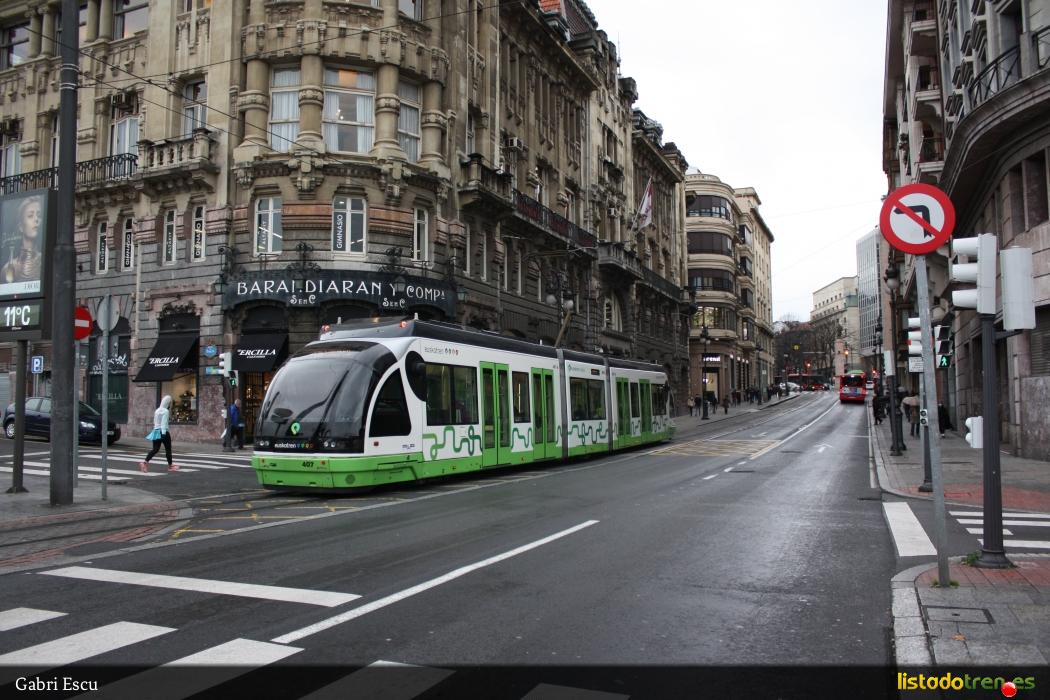 El Tranvía 407 por la Calle Navarra